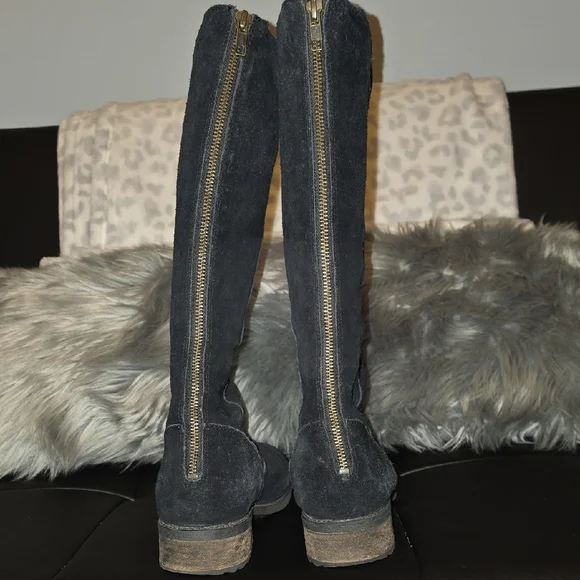 UGG Women's Black Winter Boots - Picture 7 of 16